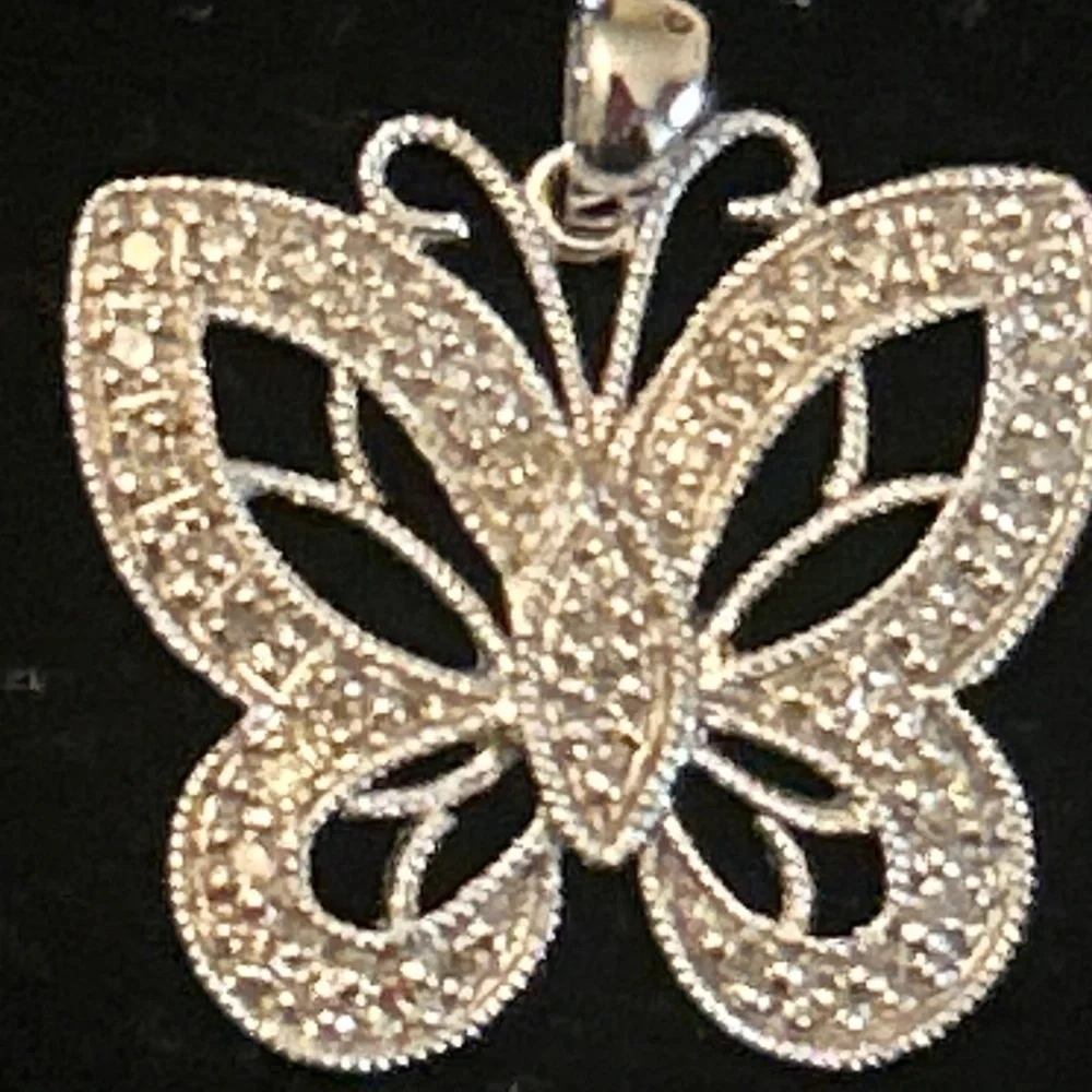 HP:14K White Gold & Diamonds Butterfly Pendant - Picture 1 of 3